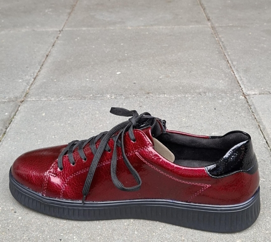 Remonte sneaker / Rød og sort lak